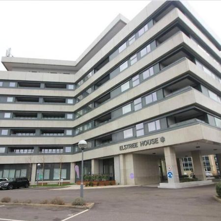 Luxury 1 Bedroom Apartment With Netflix & Parking Borehamwood Luaran gambar