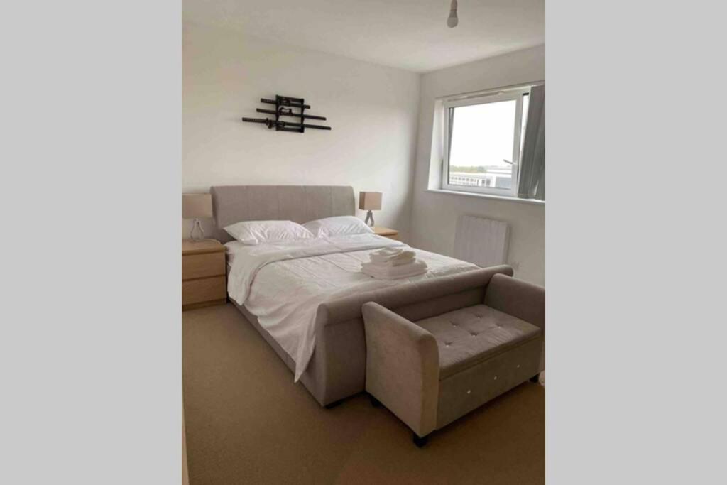 Luxury 1 Bedroom Apartment With Netflix & Parking Borehamwood Luaran gambar