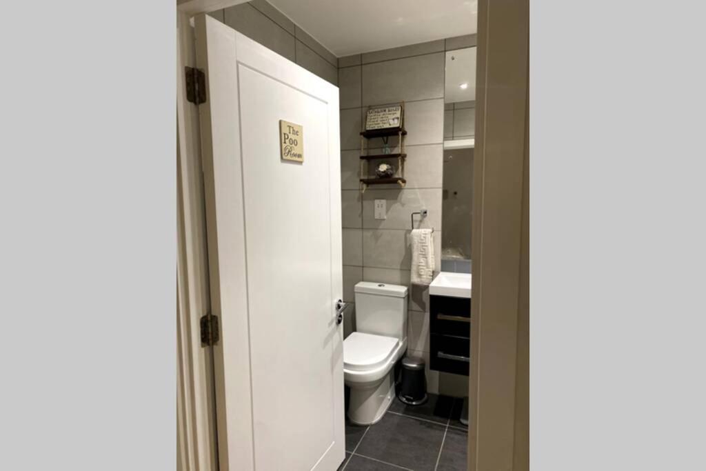 Luxury 1 Bedroom Apartment With Netflix & Parking Borehamwood Luaran gambar